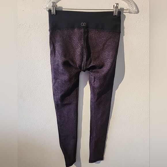 Calia by Carrie Underwood Animal Snakeskin Ankle Leggings Purple/Black Small S - Picture 4 of 5